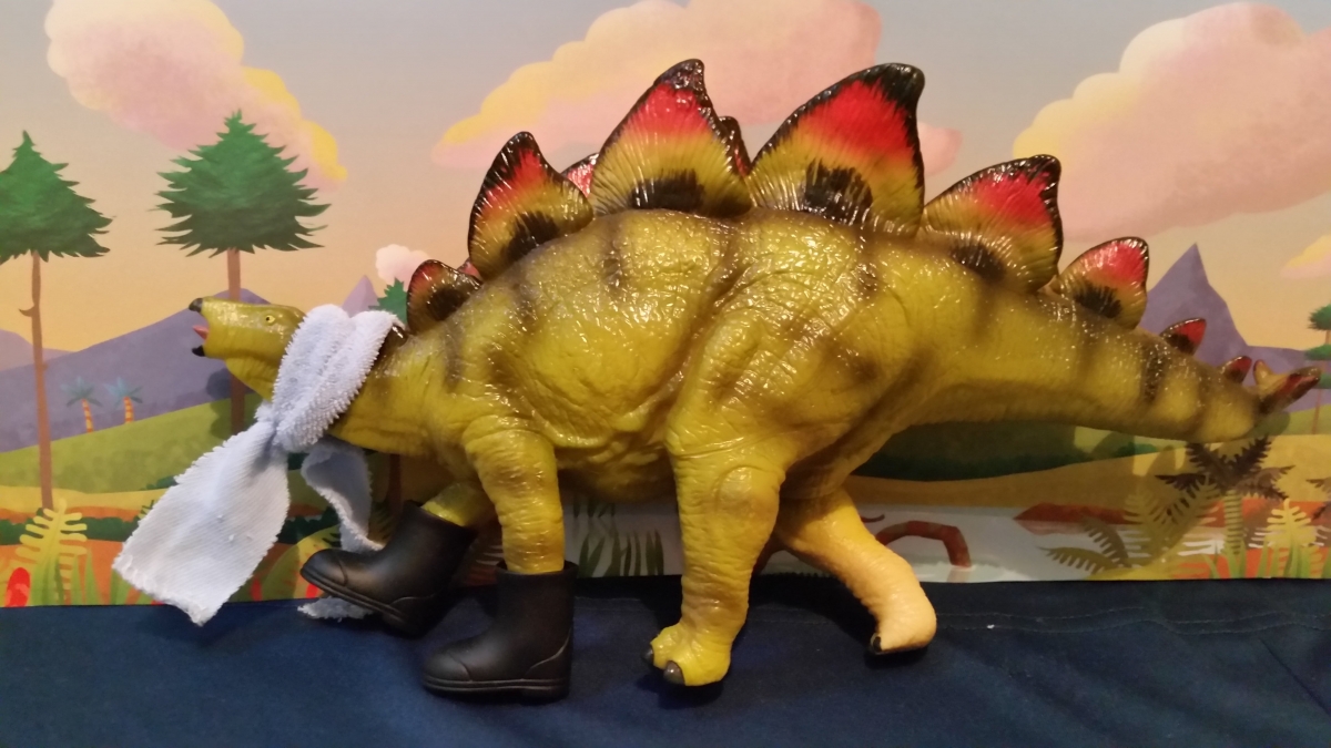 3.stegosaurus_dressed_up.jpg