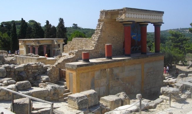 The Palace of Knossos. The portico of the North Entrance Corridor restored in 1930 with Bull fresco. (photo B. Akrigg, 2011)
