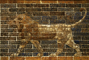 Lion passant, bas-relief en terre cuite Babylone, palais  du Sud.  605-562 av. notre ère.  Façade de la salle du trône du palais du roi Nabuchodonosor II 937.14.1    © ROM 2013