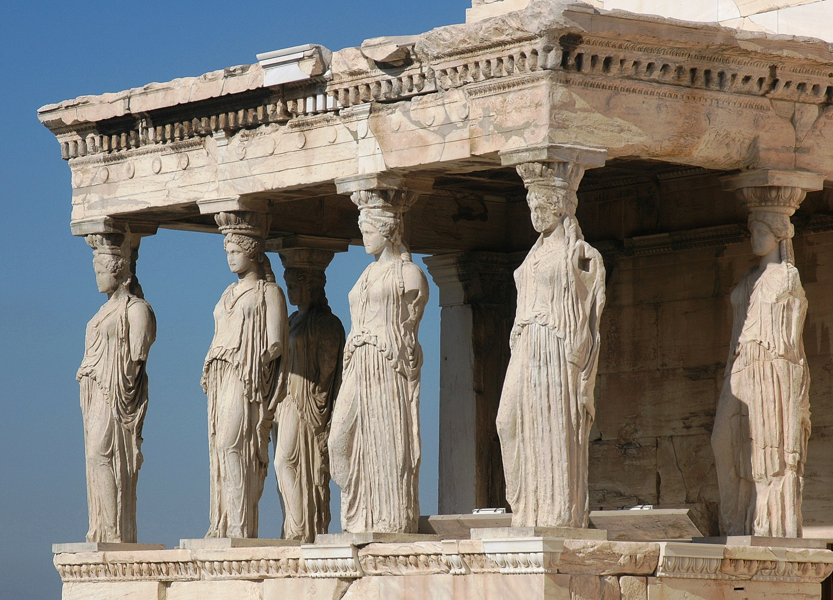 Porch of the Caryatids at the Erechtheum, Acropolis, Athens, Greece. © Harrieta171, Wikimedia Commons, 2006.