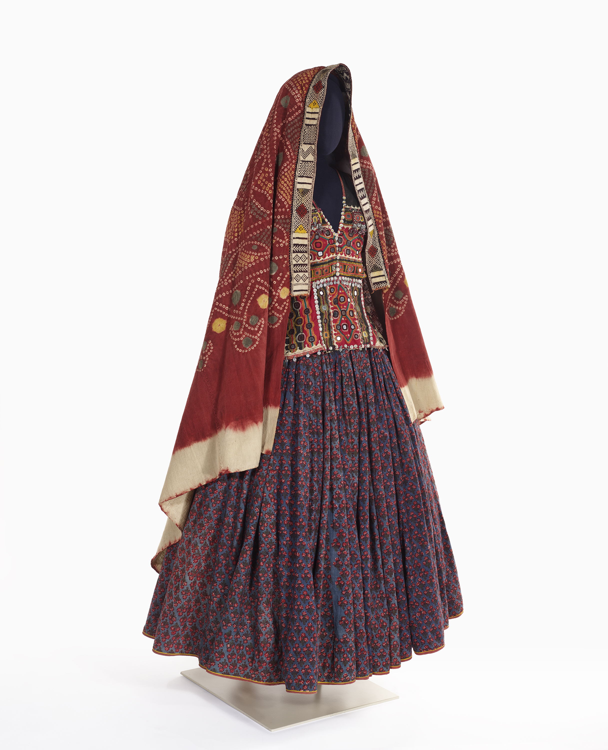 Woman’s skirt (gaghra) and veil (odhani), 1900-1966, Rajasthan, India, 2019.32.1 and 2020.27.11. © ROM. This acquisition was made possible with the generous support of the Textile Research and Acquisition Endowment Fund.