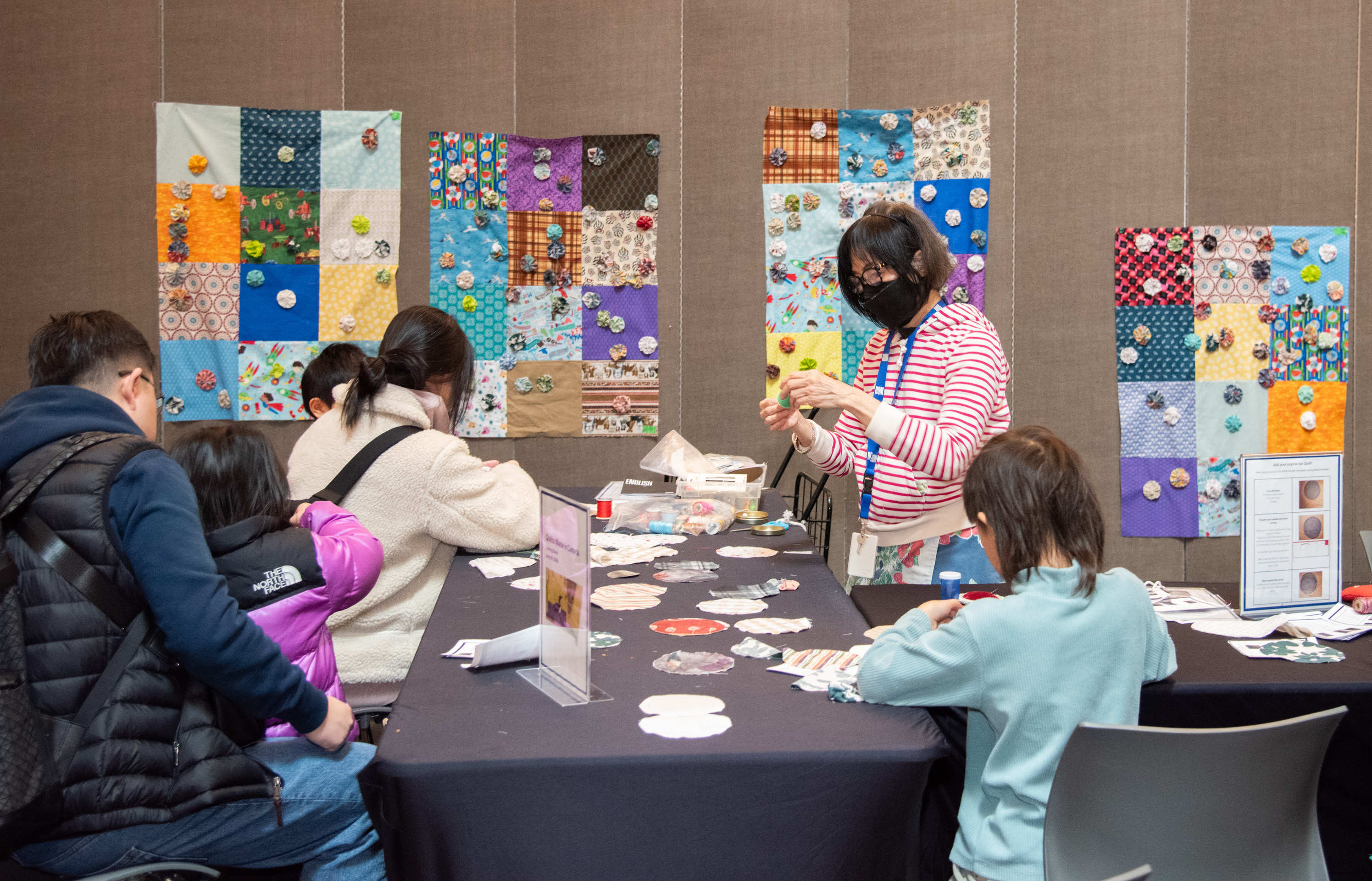 Yo-Yo quilting workshop, ROM March Break 2024. © ROM.