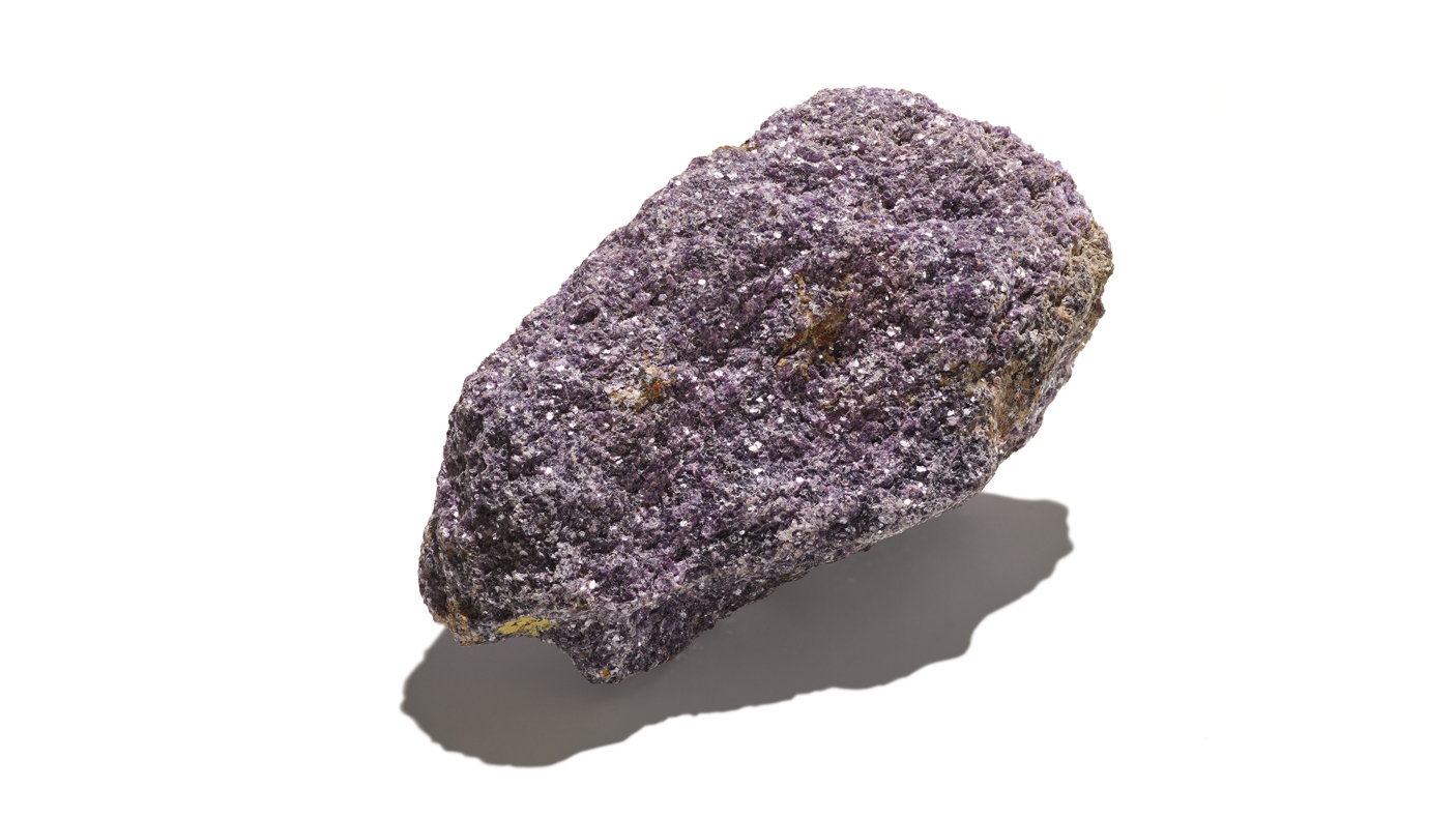 Lithium (in lepidolite from Silver Leaf Mine), Manitoba, Canada. Image ©ROM. Lithium (in lepidolite from Silver Leaf Mine), Manitoba, Canada. Image ©ROM.