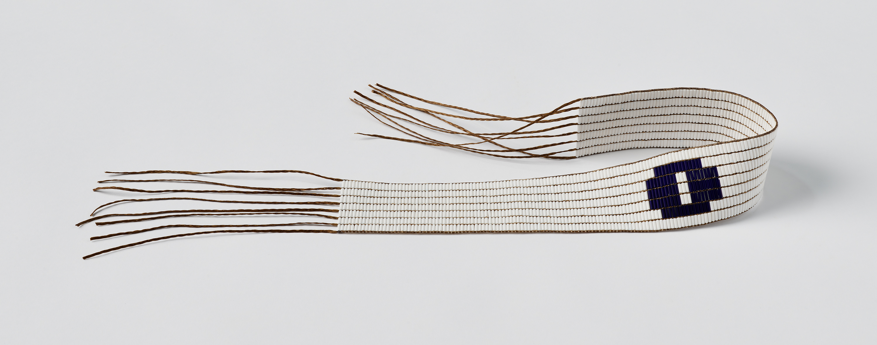 Dish with One Spoon wampum A white beaded belt with a purple circle on it