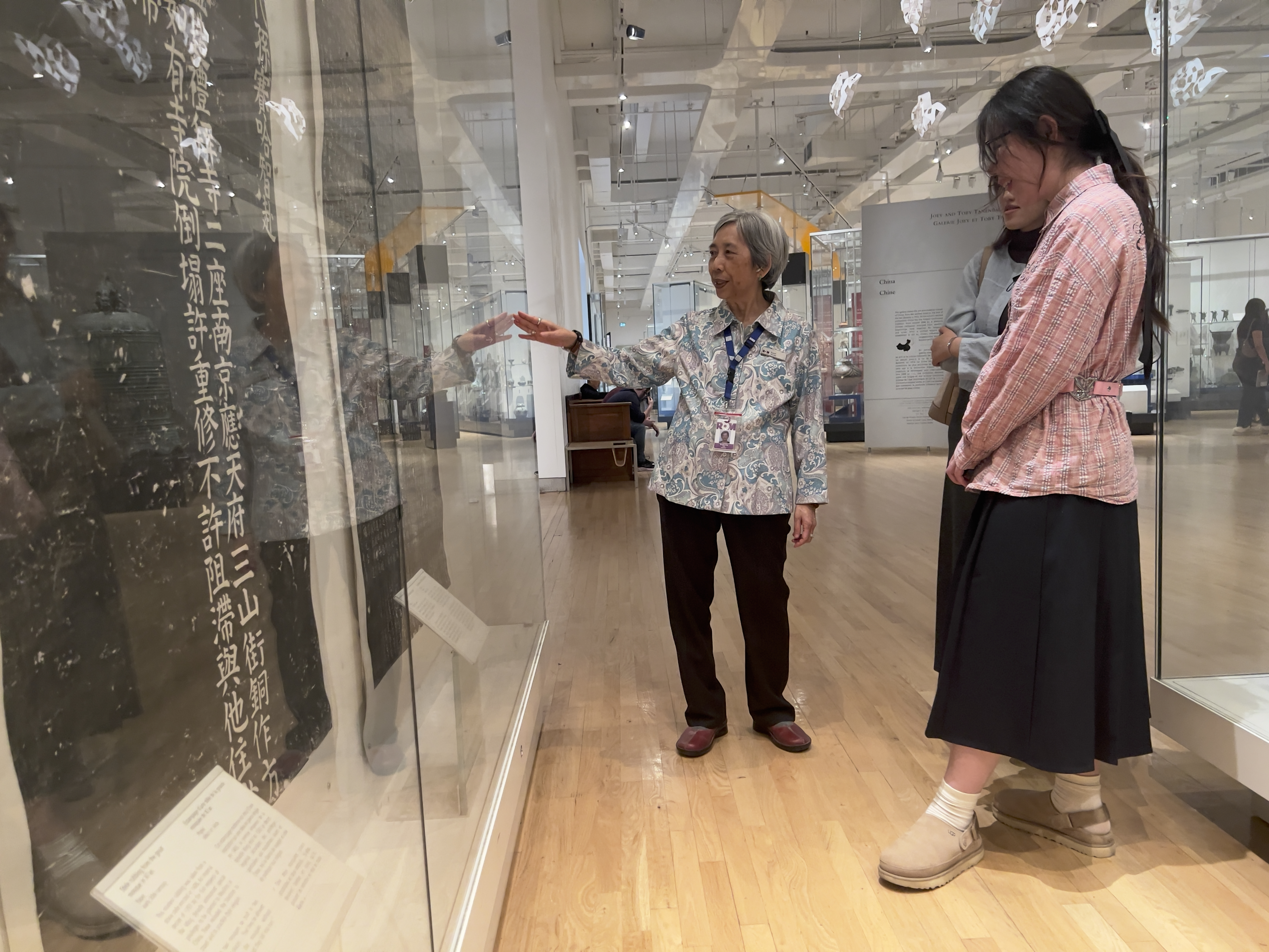 Docent Ksanti in the China Gallery. © Roya Adeli.