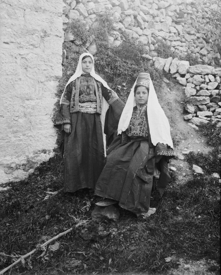 Two women dressed in their thob al-malak ‘royal dresses’, 1898–1914, Bethlehem, Palestine. Matson Photograph Collection / Library of Congress 