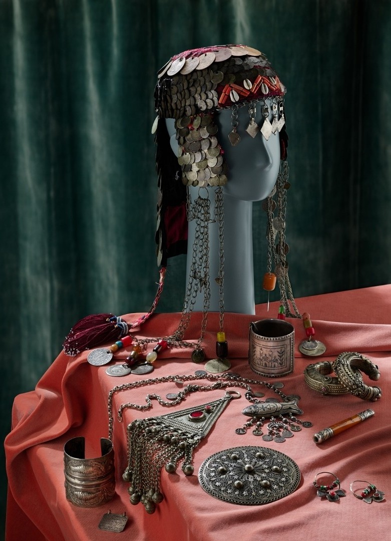 Silver jewellery and accessories from across the Arab world.