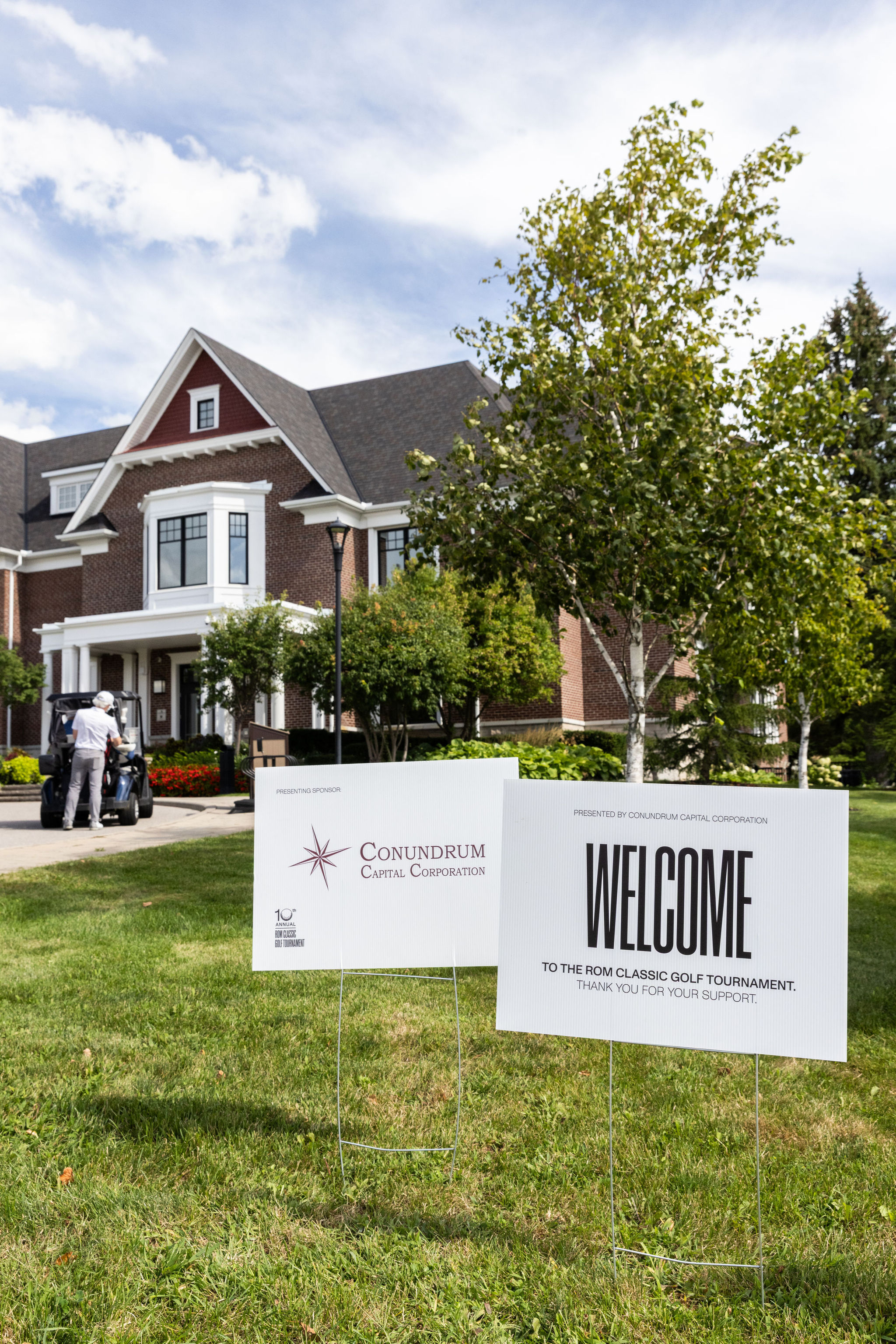 Cedar Brae clubhouse with our Welcome sign and Presenting Sponsor Conundrum Capital Corporation. 