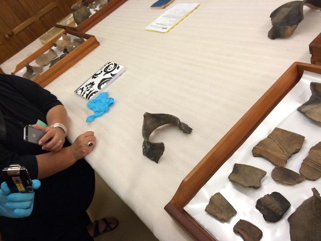 Richard and Catherine discussing a castellated rim from a Wendat pot. 