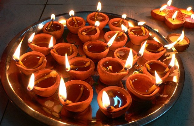 Diya: Oil lamp, usually made from clay, with a cotton wick dipped in ghee or vegetable oils.