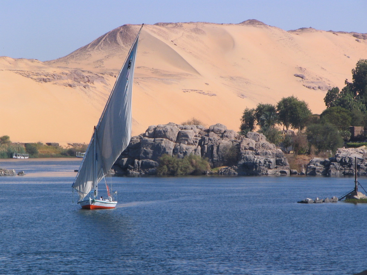 Elephantine Island and Felucca, Aswan © Tourcan Vacations under license from Pixabay.