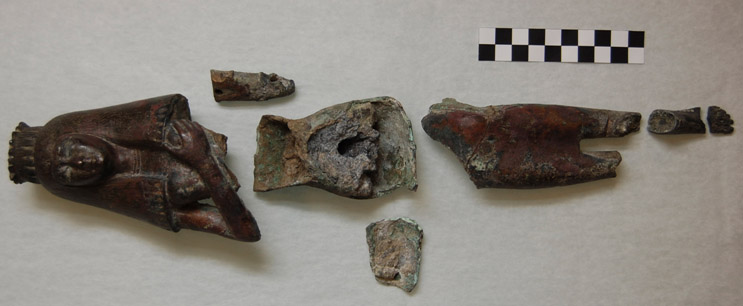 Repairs removed prior to reconstruction ( photo: Franziska Schlicht) Pieces of artifacts laid out