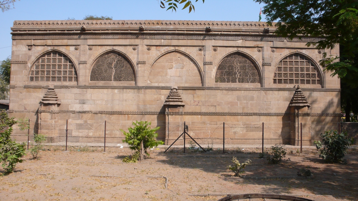 The main campus at Paldi, Ahmedabad reflects the bauhaus in its architecture