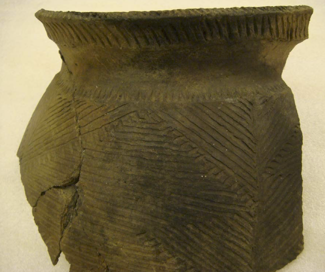 17th-century Huron pot