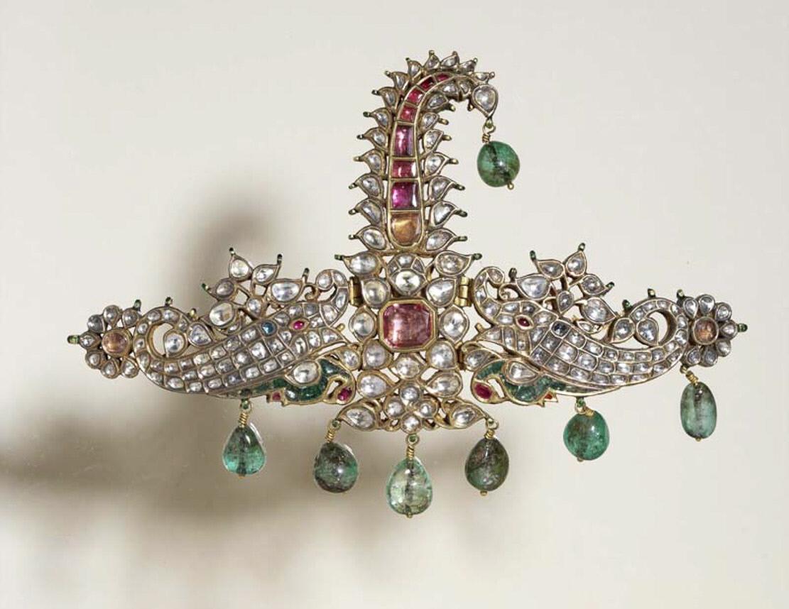 Sarpech ou fermoir de turban avec des créatures mythiques "makara".