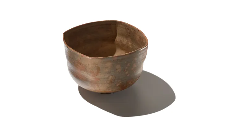 Rounded square tea bowl with flowing glaze, Edo period, late 17th century, stoneware, 8.1 × 13.2 cm