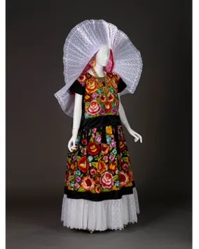 Woman's gala ensemble. Tehuana culture. Juchitán de Zaragoza, State of Oaxaca, Mexico. c. 2000. 2014.40.1.1-2 (bodice and skirt). Gift of the Textile Endowment Fund Committee and 2015.24.1 (huipil grande or lace headdress). Gift of Gilberto Martinez Fabián, Tehuantepec.