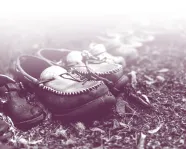photos de chaussures posées par terre