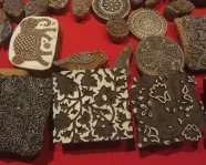 Blocs de bois sculptés par Gangadhar lors de l'exposition du week-end, ROM, octobre 2018.
