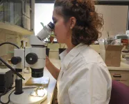 Antonia Guidotti at microscope
