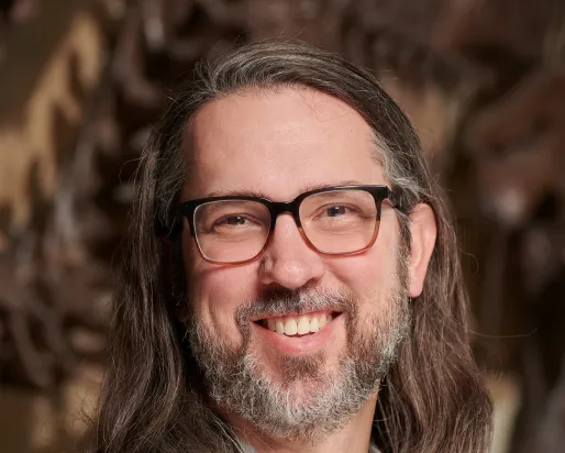 David C. Evans. Conservateur en chef adjoint, Histoire naturelle ; Chaire James et Louise Temerty sur les fossiles de vertébrés.