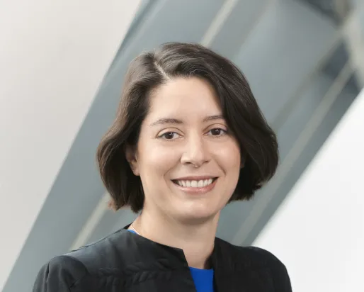 Leela Outcalt. Chef du service des collections.