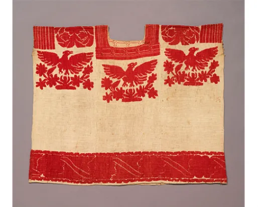 huipil (corsage) de femme. Probablement de la culture mazatèque. État d'Oaxaca, Mexique. 1875-1899. Tabby de coton et gaze avec broderie au point de satin de coton. 943.35.1 Don de Mrs. Percy Robertson.