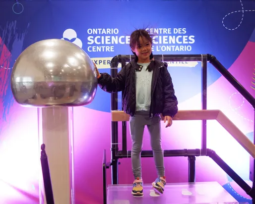 Child at hair-raising demonstrations 