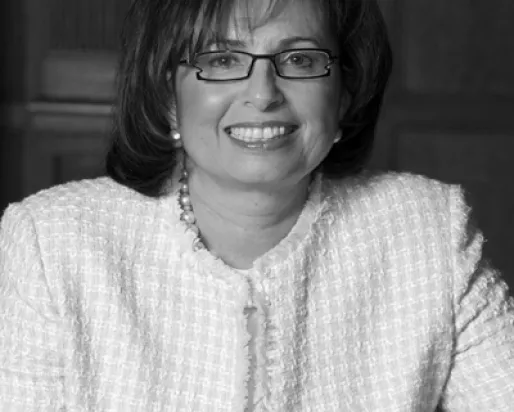 Leslie Gales headshot