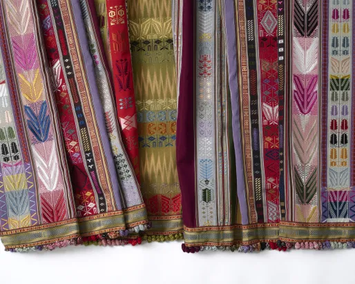 Lamba marevaka (mantle) by the Lamba Sarl Studio, 2017-2018, Antananarivo, Madagascar, 2021.26.1. © ROM. This acquisition was generously supported by the Suzanne Labarge Fund.