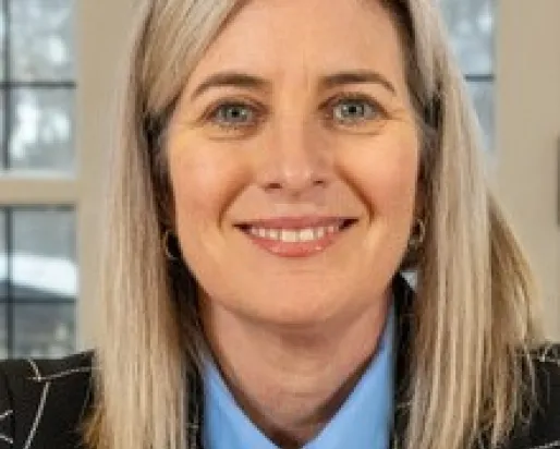 Melanie Woodin Headshot