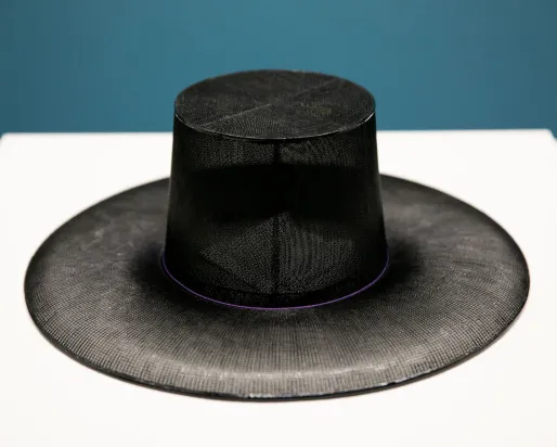 Korean nobleman’s horsehair hat By Park Chang Young c. 1980s, Korea, Bamboo, lacquer, horsehair 5 x 18 inches Collection of Park Chang Young.
Korean nobleman’s horsehair hat By Park Chang Young c. 1980s, Korea, Bamboo, lacquer, horsehair 5 x 18 inches Collection of Park Chang Young.