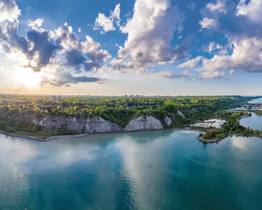 A view of the Scarborough Bluffs. Photo by Jim Feng.
