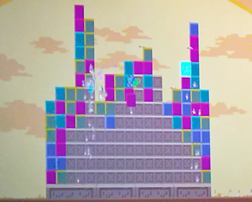 les blocs colorés forment une pyramide
