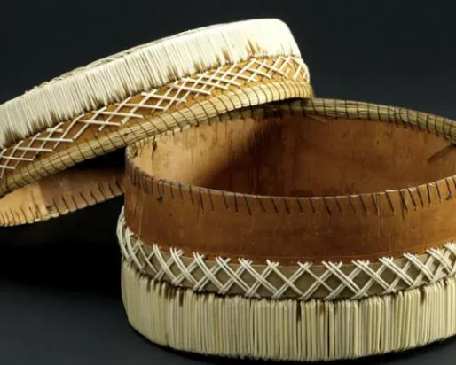 Quilled box with lid
