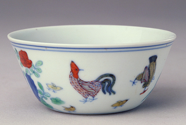 Image of rooster depicted on the porcelain cup.