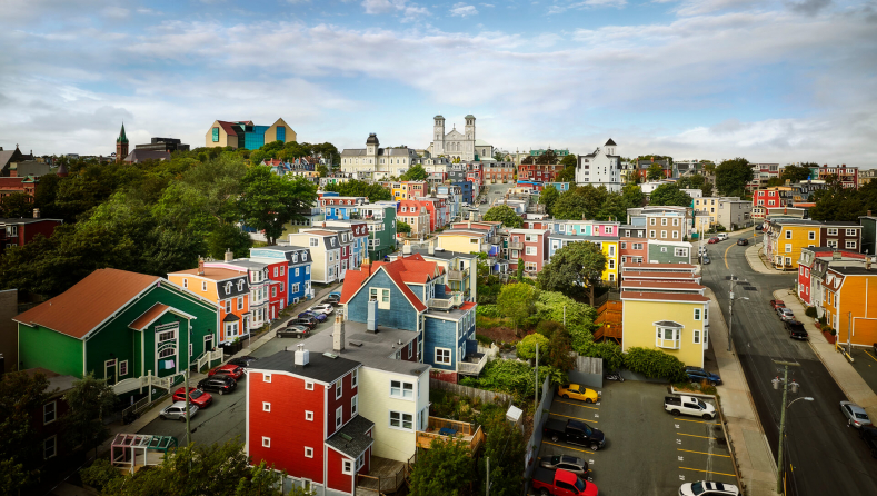 Maisons multicolores au centre-ville de St. John’s