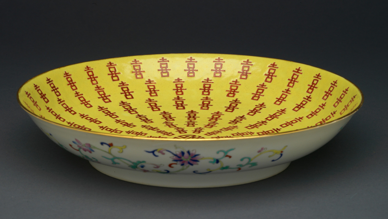 Jingdezhen ware dish, wheel-thrown porcelain with glaze and enamel paints, Qing Dynasty, 1862-1874, China, 995.146.8.