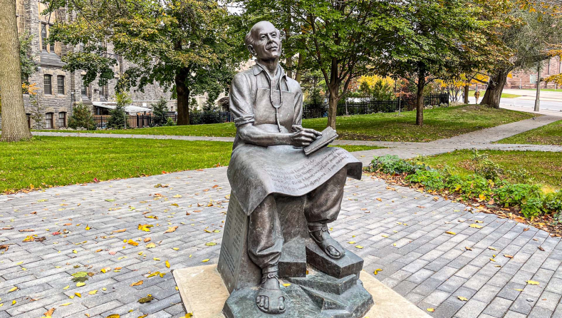 Statue du Dr Norman Bethune © Paul Vaculik.