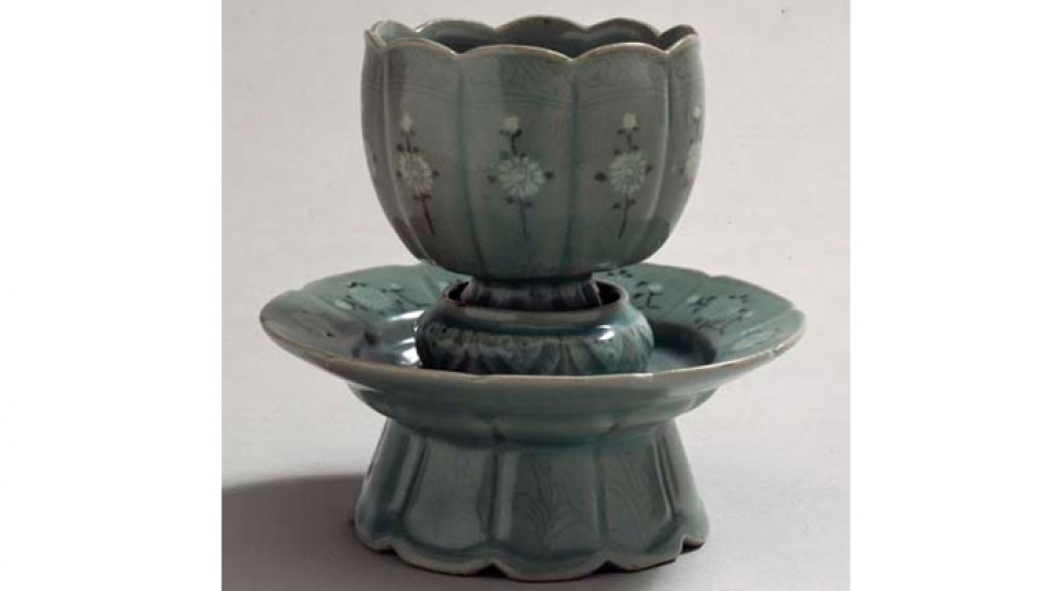 Celadon Cup and Stand (glazed stoneware), Koryo Dynasty, Corée, 1150 - 1250 av. J.-C.