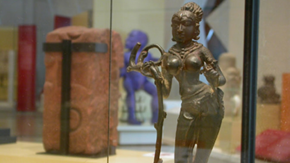 Yakshi, Karnataka et Deccan, Inde. Alliage de cuivre, époque Chalukya, VIIIe-IXe siècles