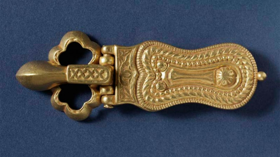 Belt buckle, (cast gold), Byzantine, 7th century.