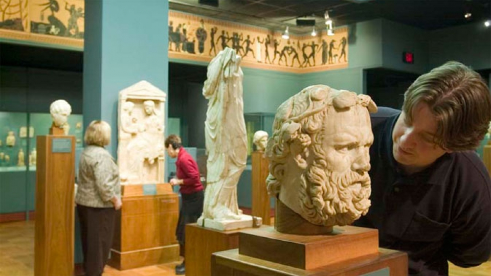 More than 1,500 objects tell the story of the development of the Greek world from the Archaic and Classical periods.