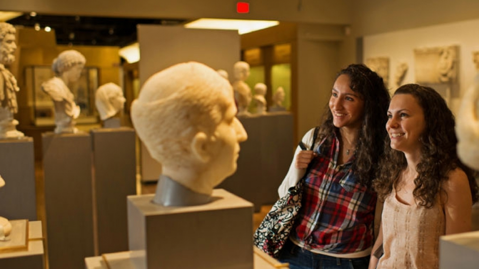 Dans cette galerie thématique, de magnifiques bustes romains accueillent les visiteurs.
