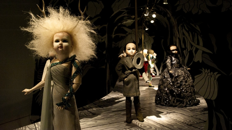 View of the exhibition with dolls on the runway.