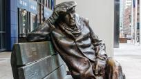 Statue de Glenn Gould par Ruth Abernethy. Photo : Paul Vaculik.