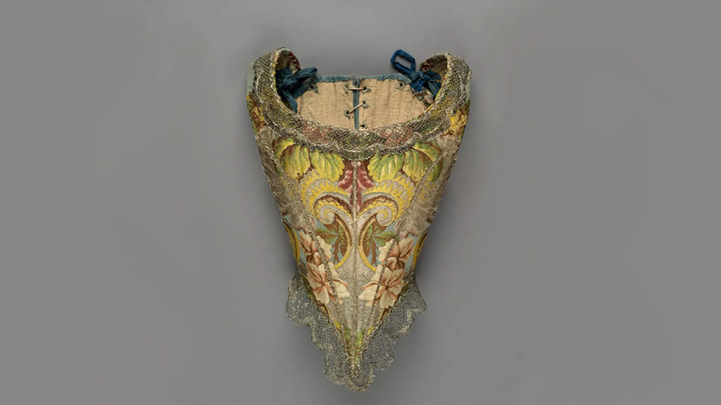 Front of young girl’s stays.