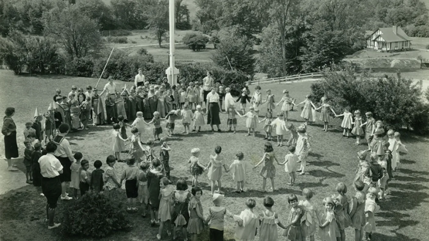 de la salle de classe à la communauté : Un siècle de travail social à Toronto