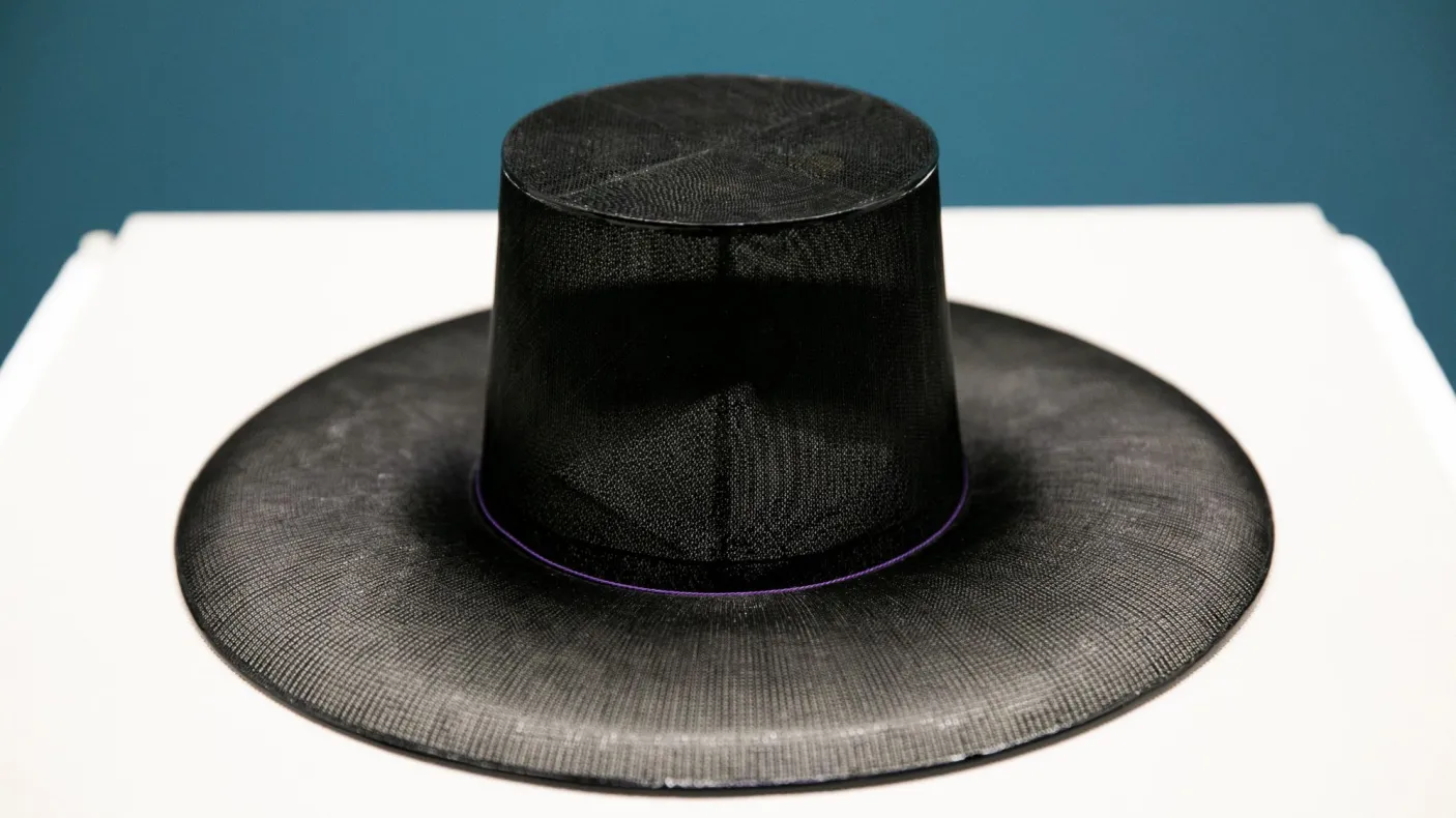 Korean nobleman’s horsehair hat By Park Chang Young c. 1980s, Korea, Bamboo,  lacquer, horsehair 5 x 18 inches Collection of Park Chang Young.
