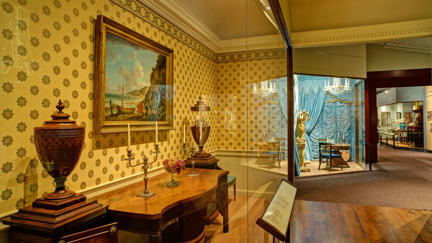 Samuel European Galleries, room settings, period room, Plus de 4 600 objets dans des présentations spécialisées retracent le développement et la progression des arts décoratifs et autres arts d'Europe.